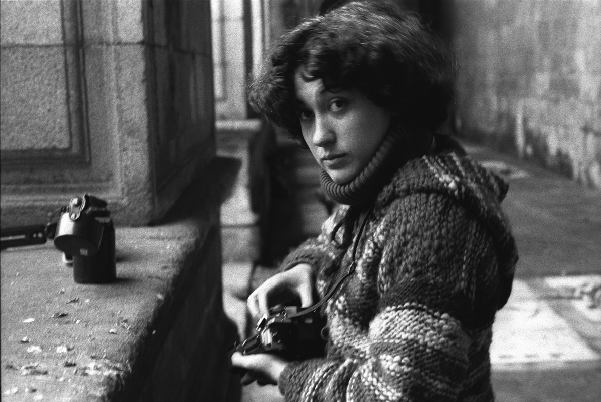Photographic Social Vision - Retrato_de_Anna_Turbau_ClaustroCatedralDeLugo1977