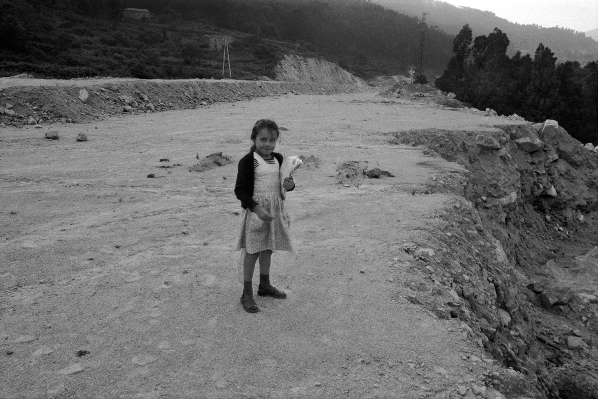 Photographic Social Vision - Construcción de la autopista del Atlántico. Daños en casas y cultivos. Pontevedra, 1977