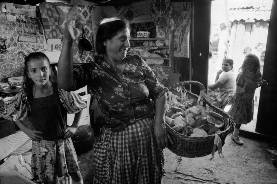 Photographic Social Vision - Noces. Poblat gitano. Penamoa. La Corunya, 1976