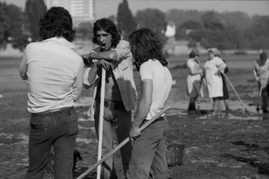 Photographic Social Vision - Mariscadors. Pontevedra, 1978.