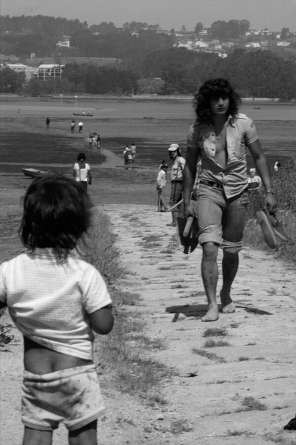 Photographic Social Vision - Mariscadors. Pontevedra, 1978.