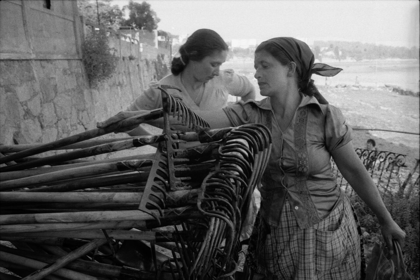 Photographic Social Vision - Mariscadors. Pontevedra, 1978