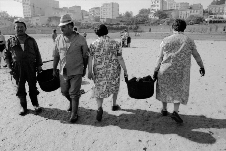 Photographic Social Vision - Mariscadors. Pontevedra, 1978