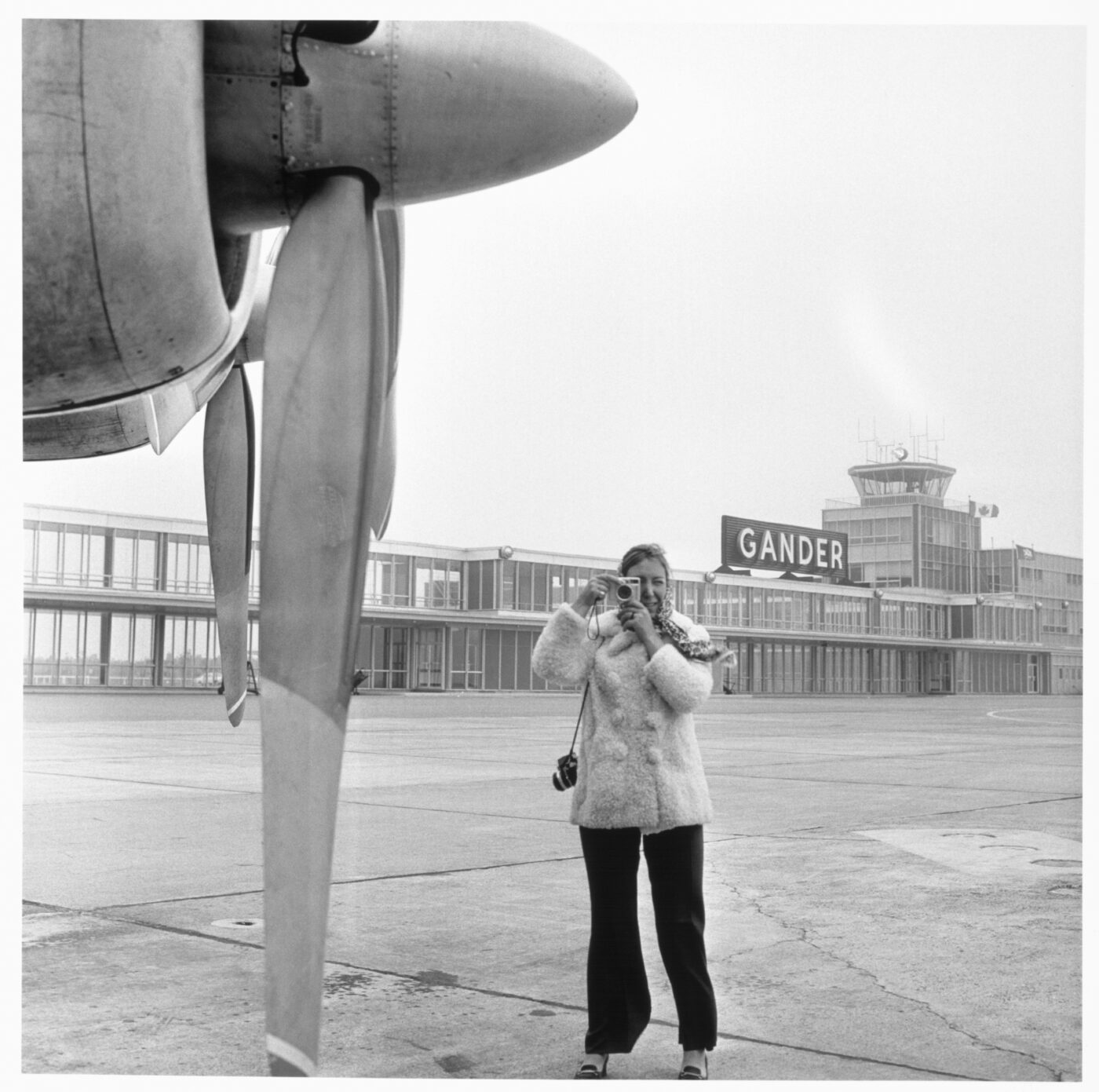 Photographic Social Vision - Joana Biarnés durante el reportaje de rescate de 57 pescadores españoles naufragadaos en Terranova. Canadá, 1967