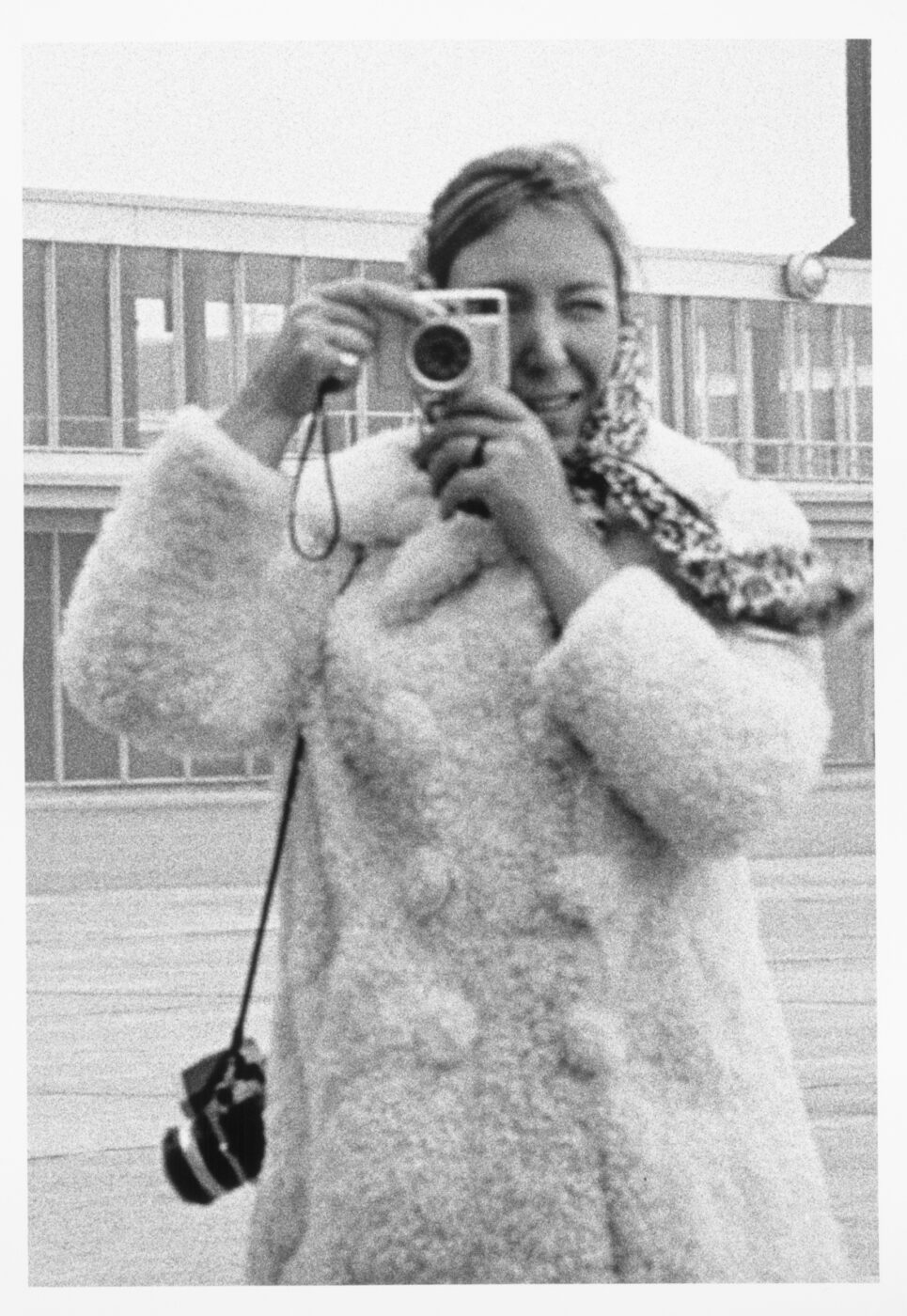 Photographic Social Vision - Joana Biarnés durante el reportaje de rescate de 57 pescadores españoles naufragadaos en Terranova. Canadá, 1967