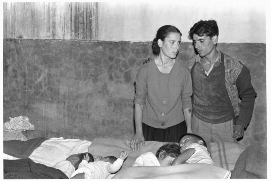 Photographic Social Vision - Familias damnificadas en locales habilitados para la ocasión. Según las estimaciones oficiales, 4.455 personas perdieron su casa.