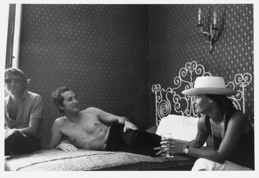 Photographic Social Vision - Luis Miguel Dominguín con Romy Schneider. Arlés (Francia), 1971.