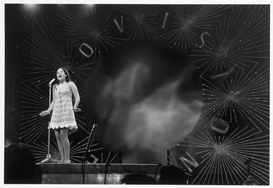 Photographic Social Vision - Massiel durante los ensayos de Eurovisión. Londres, 1968.