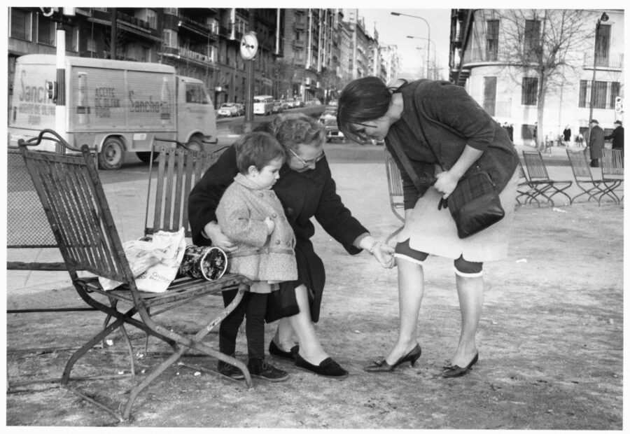 Photographic Social Vision - Escena cotidiana. Madrid, 1970