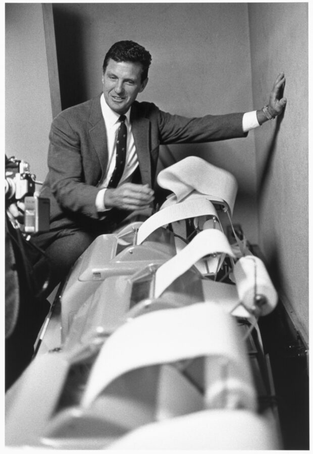 Photographic Social Vision - El actor Robert Stack durante una visita a la redacción de Pueblo. Madrid, 1967.