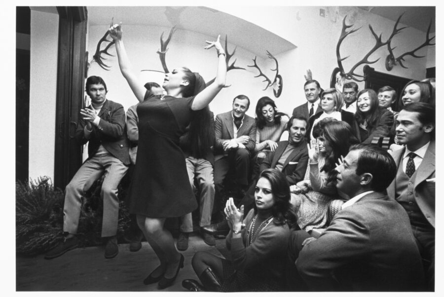 Photographic Social Vision - En páginas anteriores, fiesta en la finca Villa Paz de Luis Miguel Dominguín. Saelices (Cuenca), 1969.