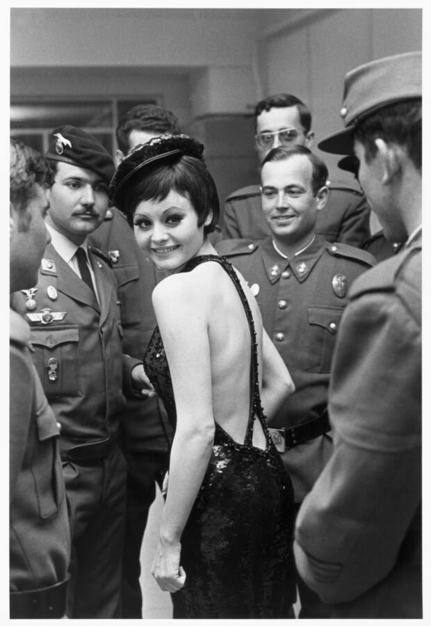 Photographic Social Vision - Rocío Dúrcal durante el rodaje de Las Leandras. Madrid, 1969.