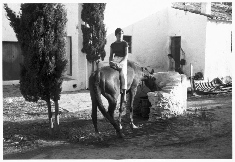 Photographic Social Vision - Una turista en Ibiza. 1974.