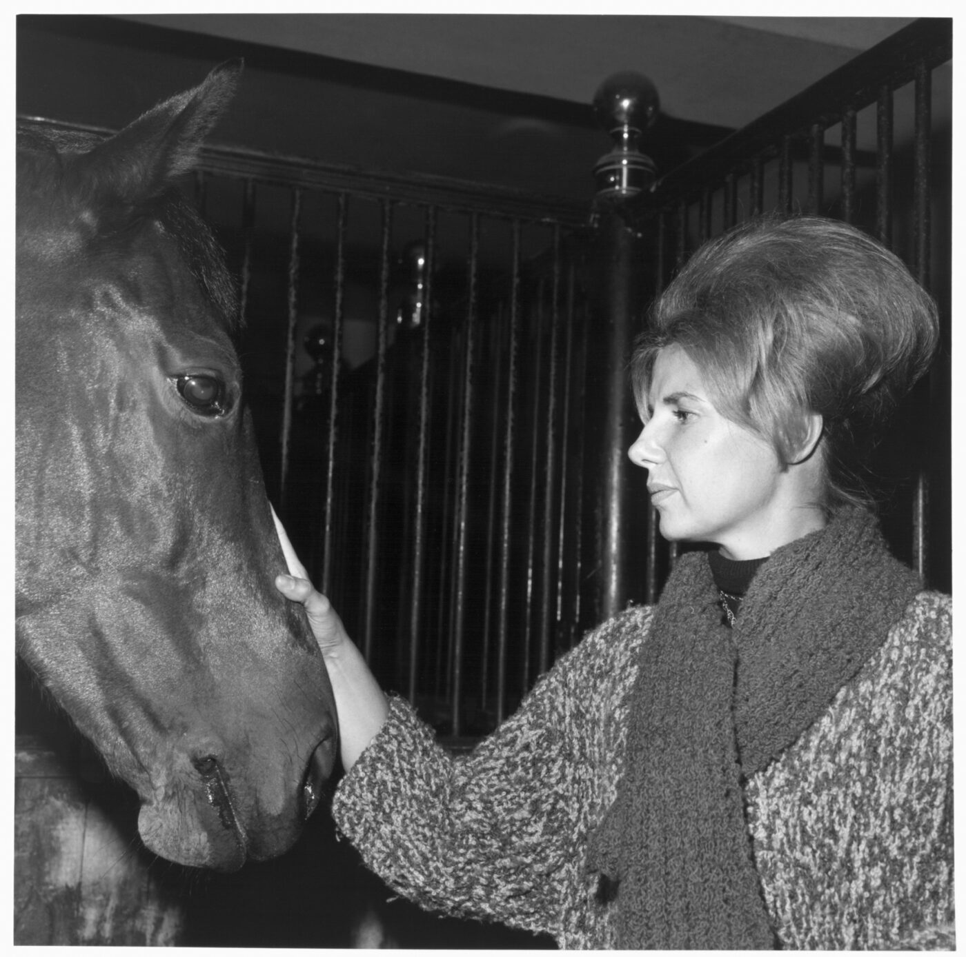 Photographic Social Vision - La Duquesa de Alba con uno de sus caballos en el Palacio de Liria. Madrid, 1972.