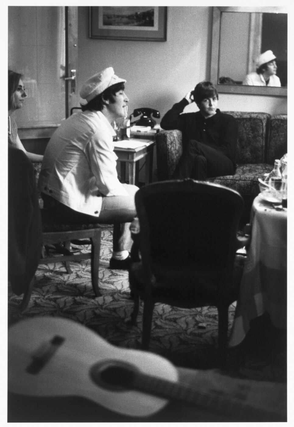 Photographic Social Vision - Imágenes de los Beatles en su suite del hotel Avenida Palace. Barcelona, 1965.