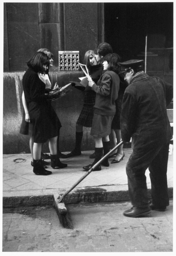 Photographic Social Vision - Fans de los Beatles. Madrid, 1965.