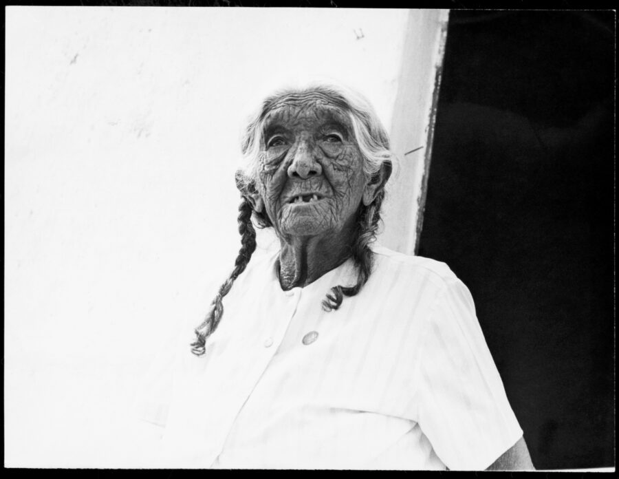 Photographic Social Vision - La soldadera de Cuernavaca, que trabajó como correo de Pancho Villa. México, 1976.