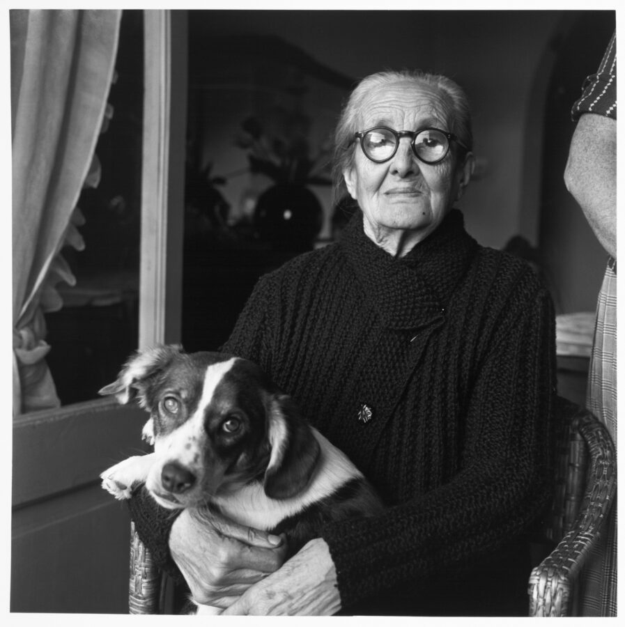 Photographic Social Vision - Retrato de una mujer con su perro. Madrid, 1965.
