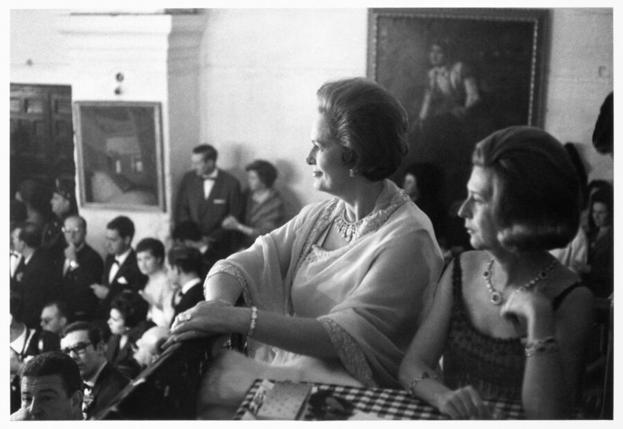 Photographic Social Vision - Yvette Labrousse —que ostentaba el título de Begum Om  Habibeh—, cuarta y última esposa del sultán Mohamed  Aga Khan III. Sevilla, 1966.