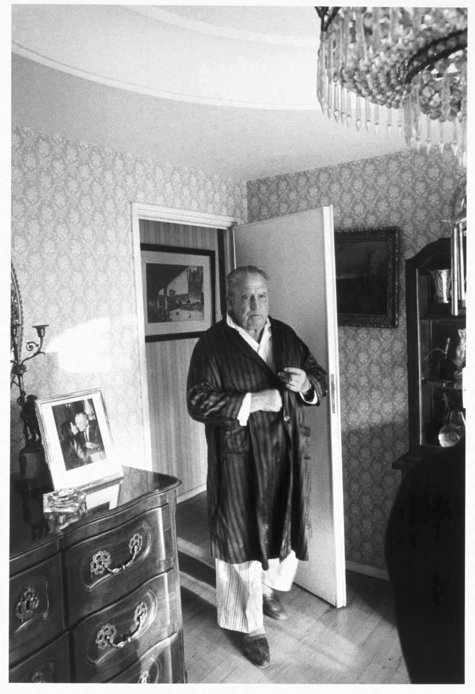 Photographic Social Vision - Santiago Bernabéu en su casa. Santa Pola (Alicante), 1968.