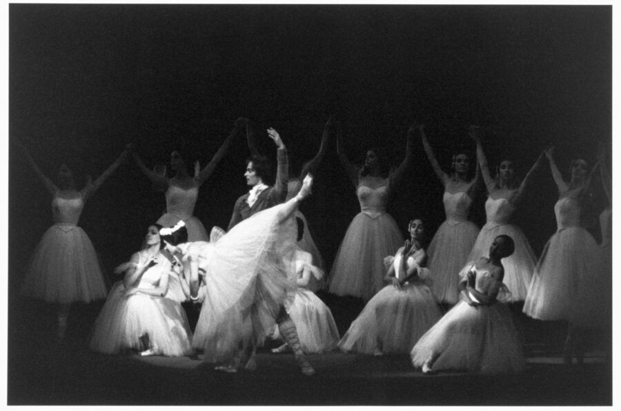 Photographic Social Vision - Diferentes momentos de la estancia de Rudolf Nureyev  en la casa de Antonio El Bailarín. Madrid, 1971.