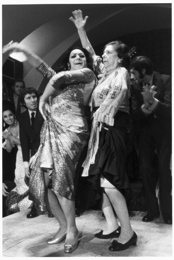 Photographic Social Vision - Lola Flores y Pastora Imperio en plena actuación.  Madrid, 1970.