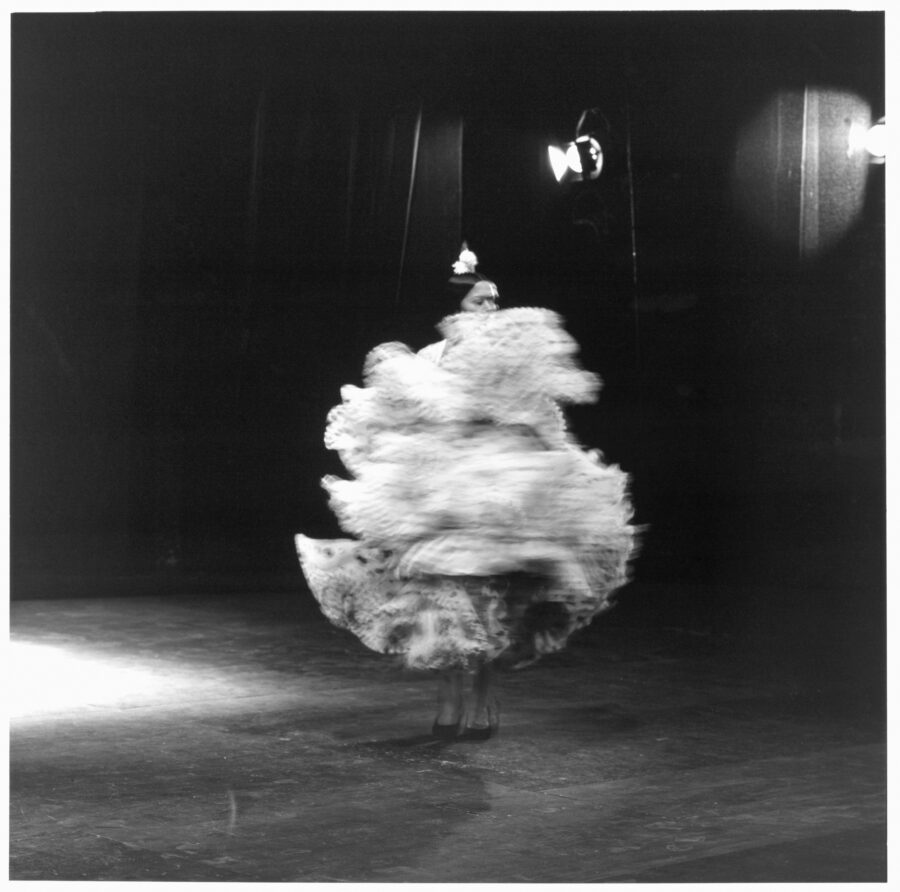 Photographic Social Vision - La bailaora Manuela  Vargas a la derecha. Madrid, 1972.