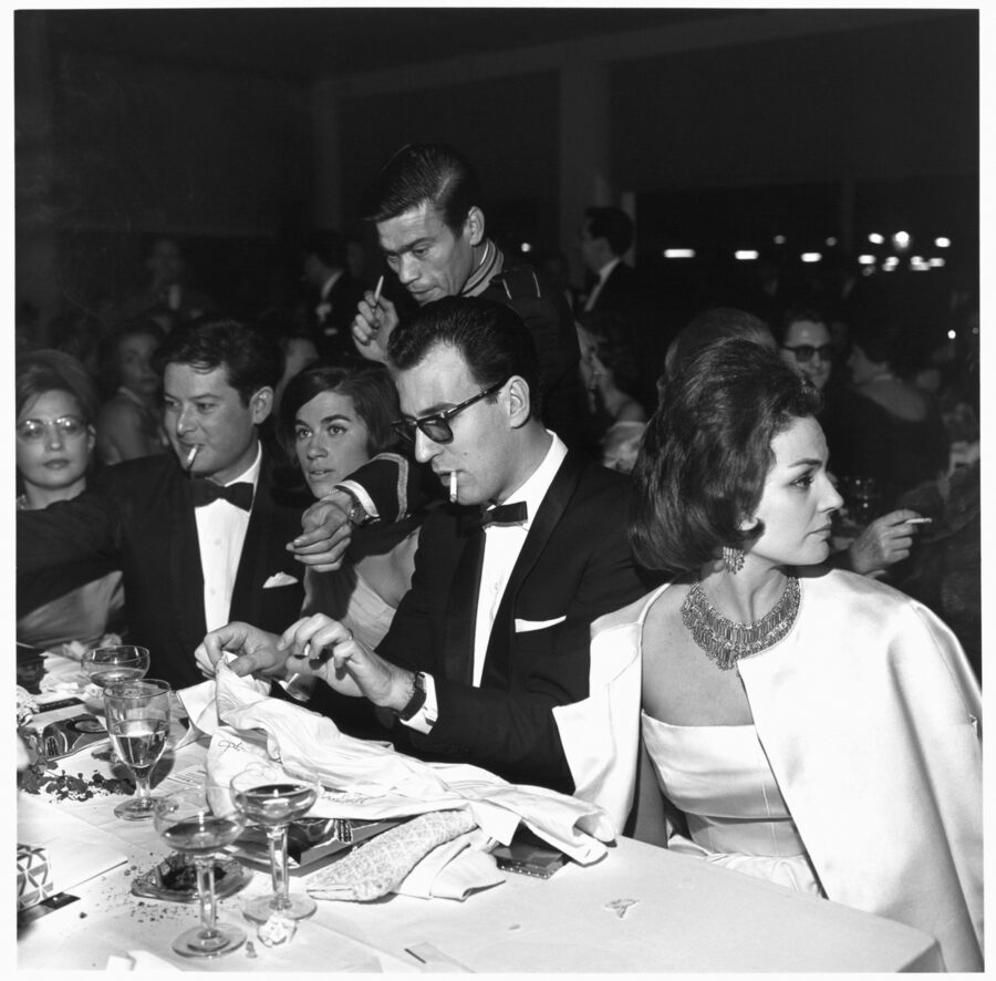 Photographic Social Vision - El actor Vicente Parra, la periodista Natalia Figueroa, el  compositor Augusto Algueró y su esposa, Carmen Sevilla.  Madrid, 1962.
