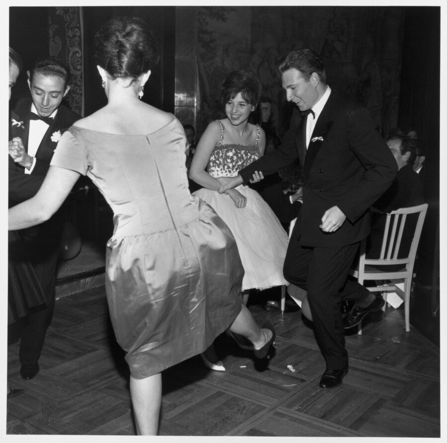 Photographic Social Vision - Final del concurso Cenicienta de Pueblo, organizado por el  diario Pueblo  en el Palacio de Montjuic. Barcelona, 1962.