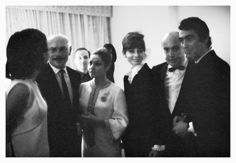 Photographic Social Vision - Diferentes imágenes de la fiesta en casa de Lola Flores, con Audrey Hepburn y Yul Brynner entre los invitados. Madrid, 1967