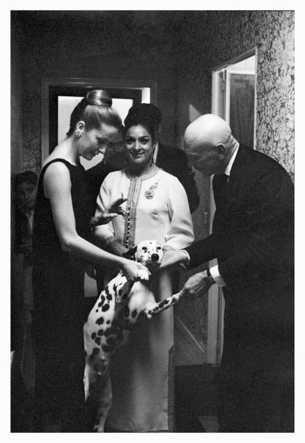 Photographic Social Vision - Diferentes imágenes de la fiesta en casa de Lola Flores, con Audrey Hepburn y Yul Brynner entre los invitados. Madrid, 1967
