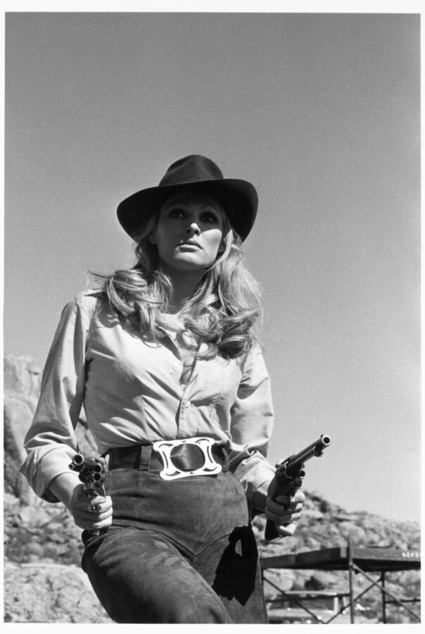 Photographic Social Vision - Ursula Andress durante el rodaje de la película Sol rojo. Almería, 1970.