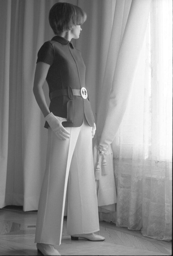 Photographic Social Vision - Maniquí con un conjunto de Miguel Rueda, Madrid, 1969