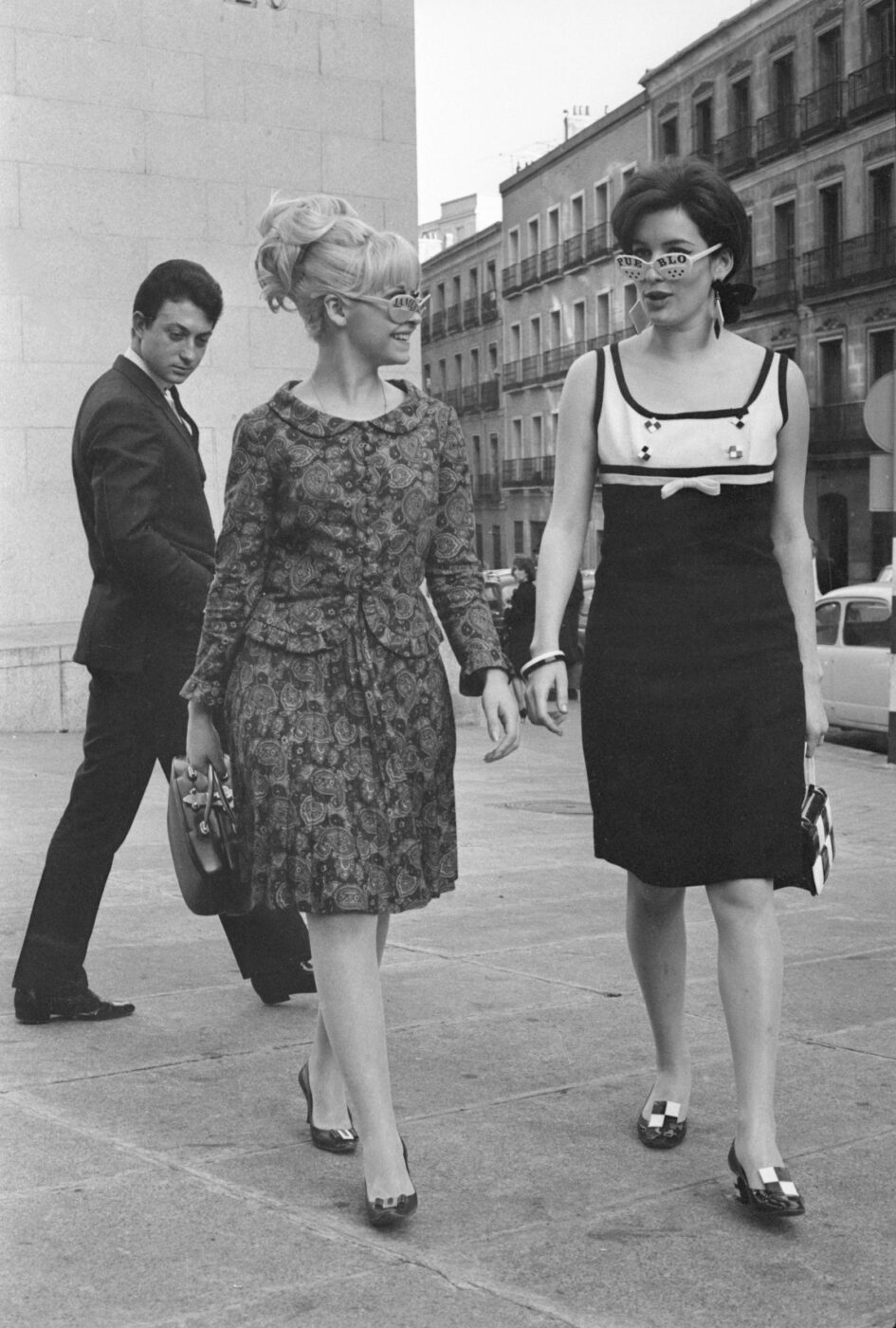 Photographic Social Vision - “Las gafas con anuncio, en órbita”, reportaje publicado en Pueblo, Madrid, 1966