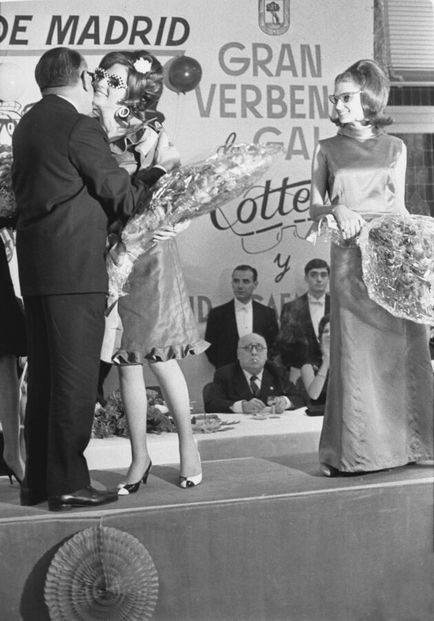 Photographic Social Vision - Gran Verbena de Gala Cottet Óptica durante el concurso «Guapa de Madrid con gafas»  durante las Fiestas de Madrid, 1966