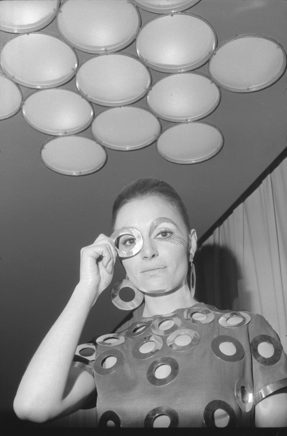 Photographic Social Vision - Presentación de maquillaje de Elena Rubinstein, Madrid, febrero de 1968