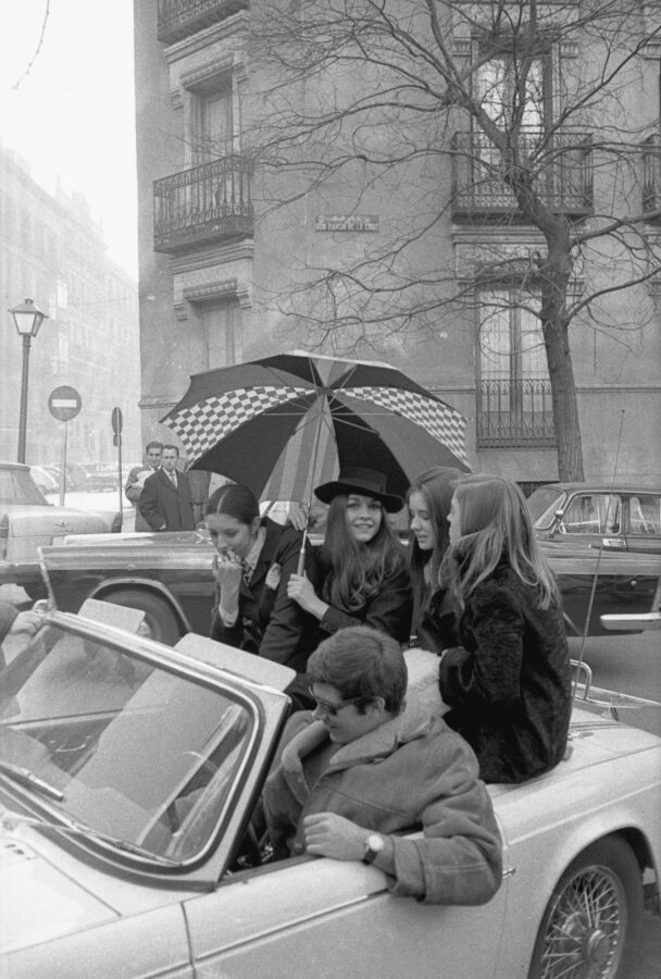 Photographic Social Vision - Recreación del film Tuset Street para el reportaje «Moncho Street» de la calle Don Ramón de la Cruz, publicado en Pueblo, Madrid, 18 de enero de 1968