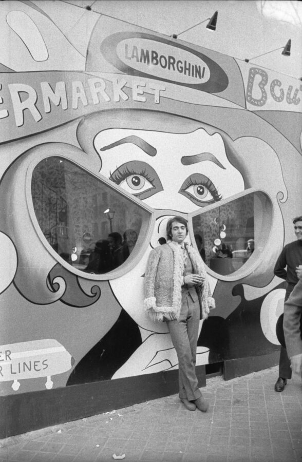 Photographic Social Vision - Reportaje «Moncho Street», Drugstore de la calle Don Ramón de la Cruz, publicado en Pueblo, Madrid, 18 de enero de 1968