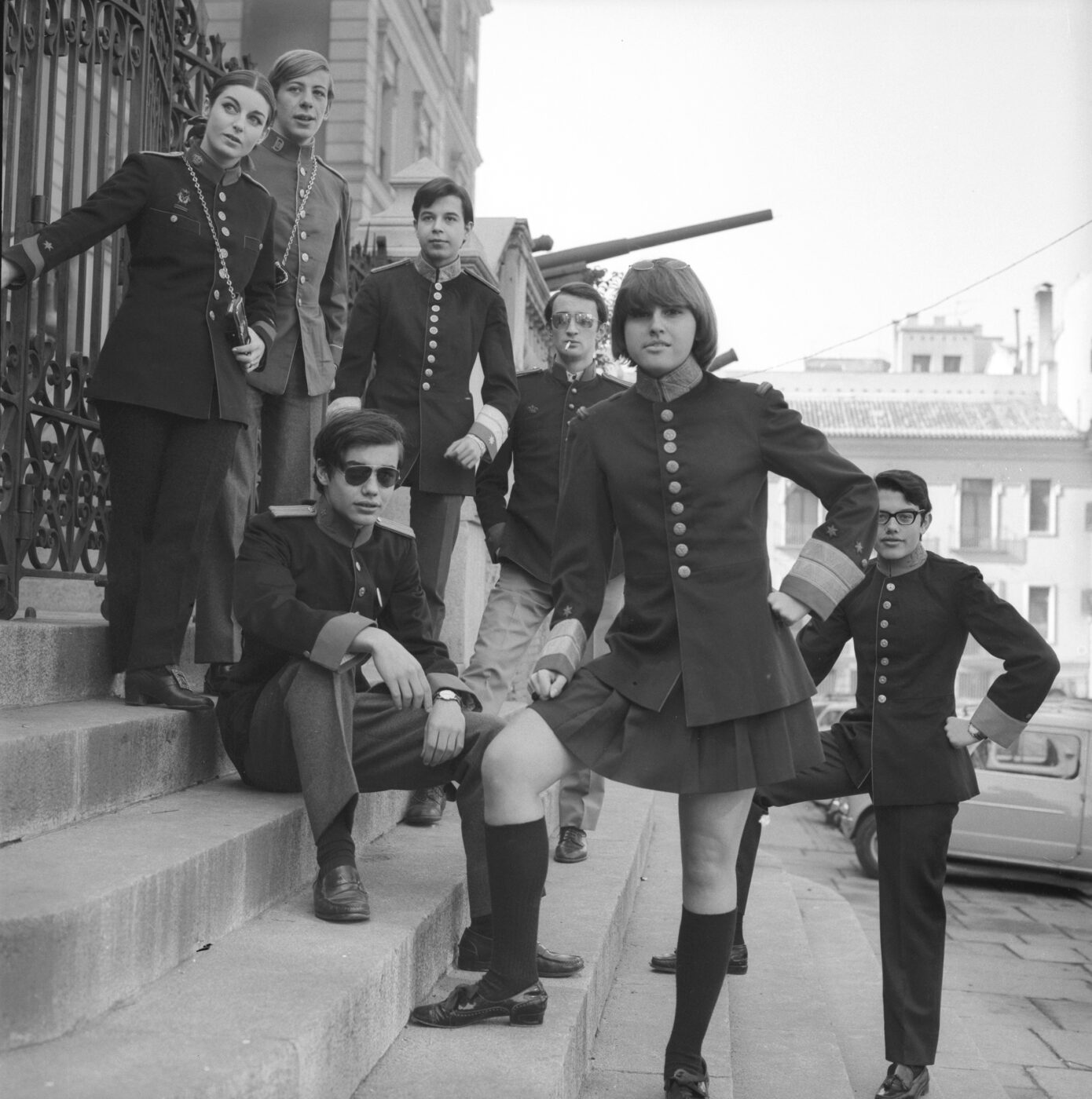 Photographic Social Vision - Reportaje con creaciones de Juanjo Rocafort, publicado en Pueblo, Madrid, 2 de febrero de 1967