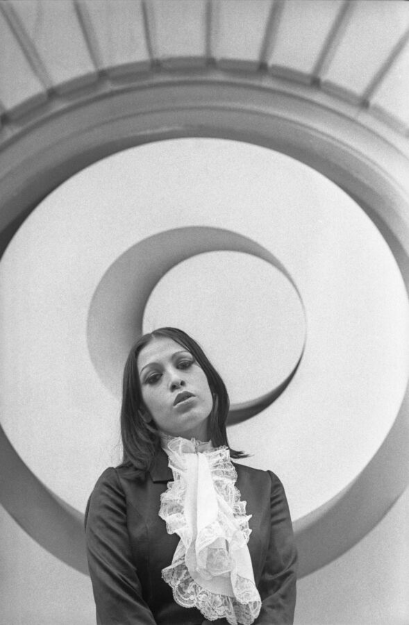 Photographic Social Vision - Massiel en la capital francesa con motivo de la compra de su traje para el Festival de Eurovisión, París, mayo de 1968