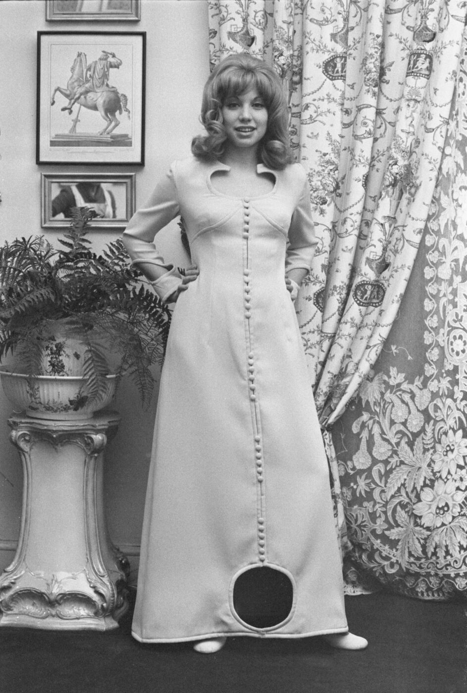 Photographic Social Vision - Karina en la casa de costura de Antonio Nieto con el vestido del Festival de Eurovisión, Madrid, 1971