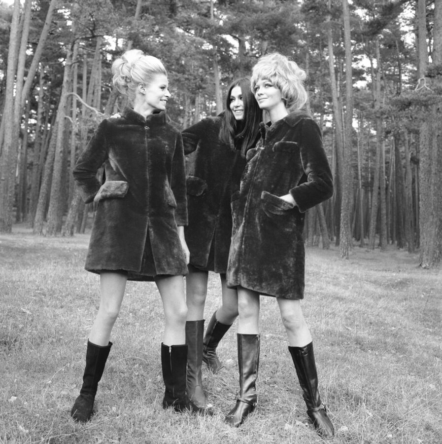 Photographic Social Vision - Modelos de la peletería Villagroy, alrededores de La Granja, 1966