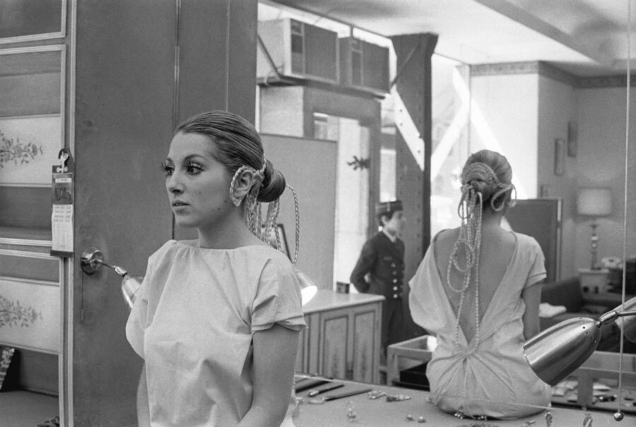 Photographic Social Vision - Salón de las peluquerías Carita en Madrid, presentación de la línea de peinados para 1969