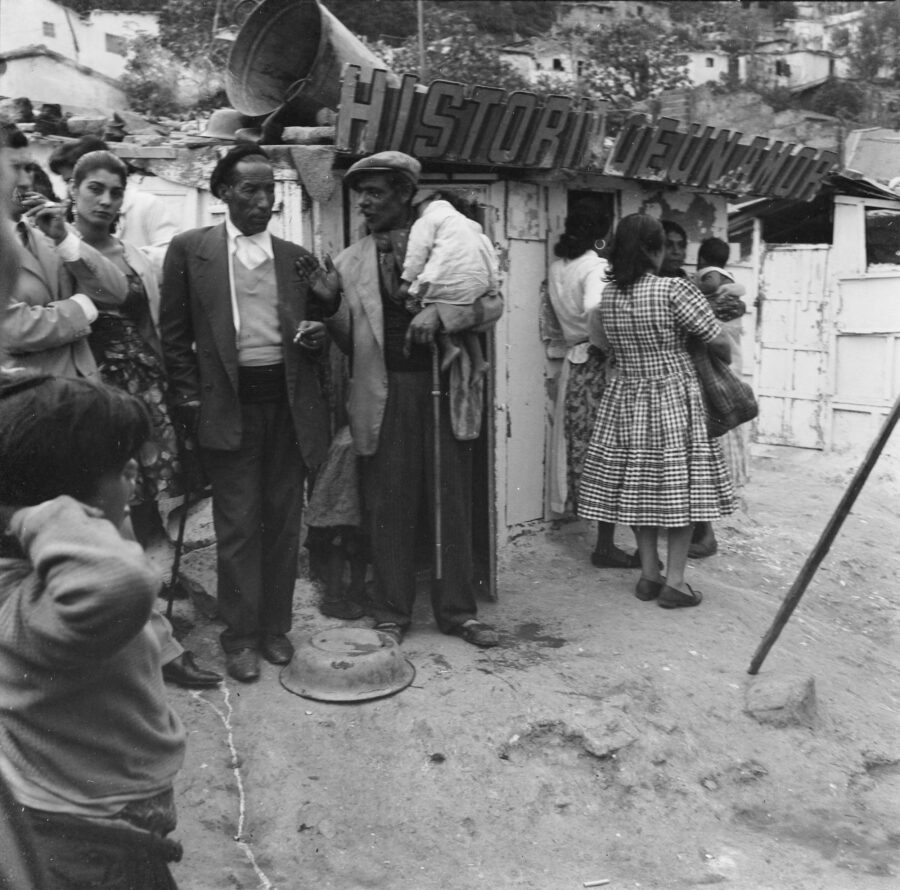 Photographic Social Vision - Boda de El Chele y La Lorenza. Ritual del ajuntamiento. Montjuïc. Barcelona, 1960