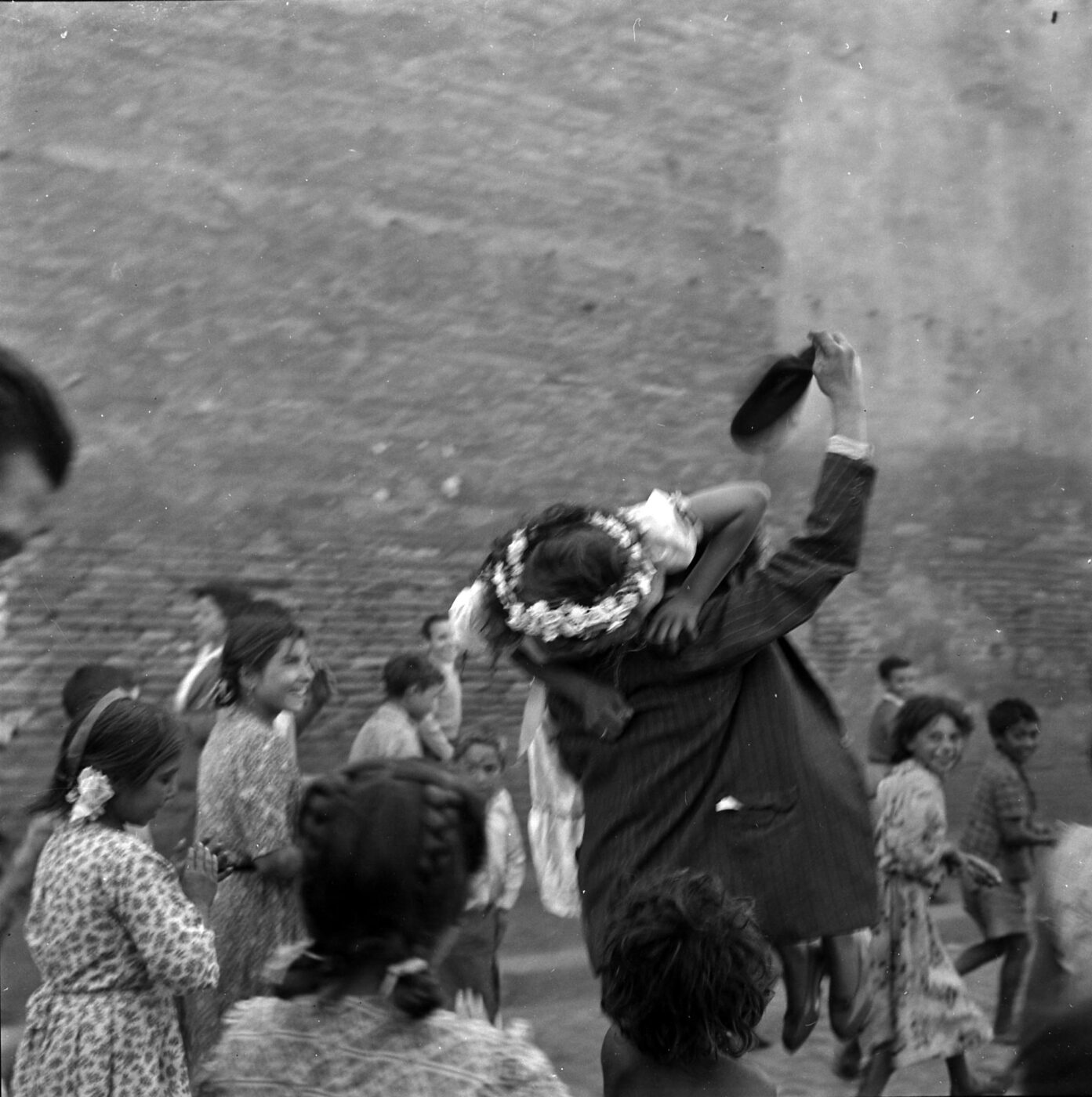 Photographic Social Vision - Boda de El Chele y La Lorenza. Montjuïc. Barcelona, 1960