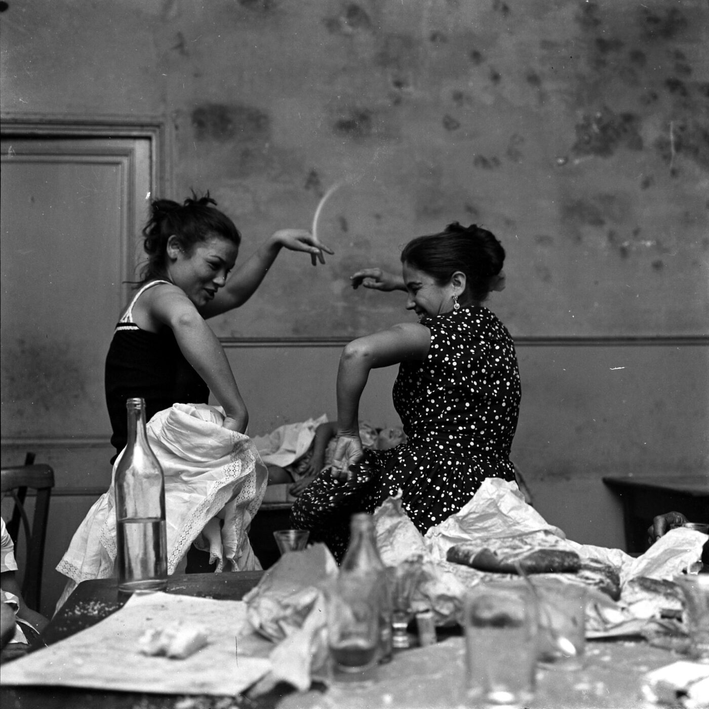 Photographic Social Vision - Verbena de San Juan en la bodega Casa Rosita. Barcelona, ca. 1960