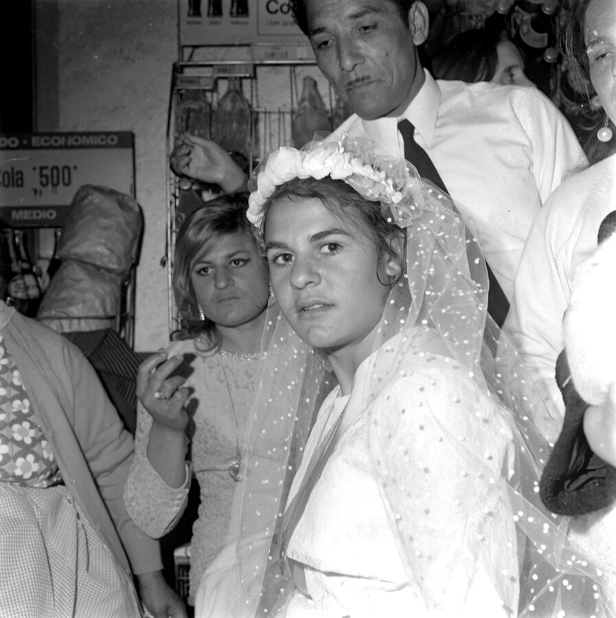 Photographic Social Vision - Boda de El Baturro y La Uta. Montjuïc. Barcelona, 1968