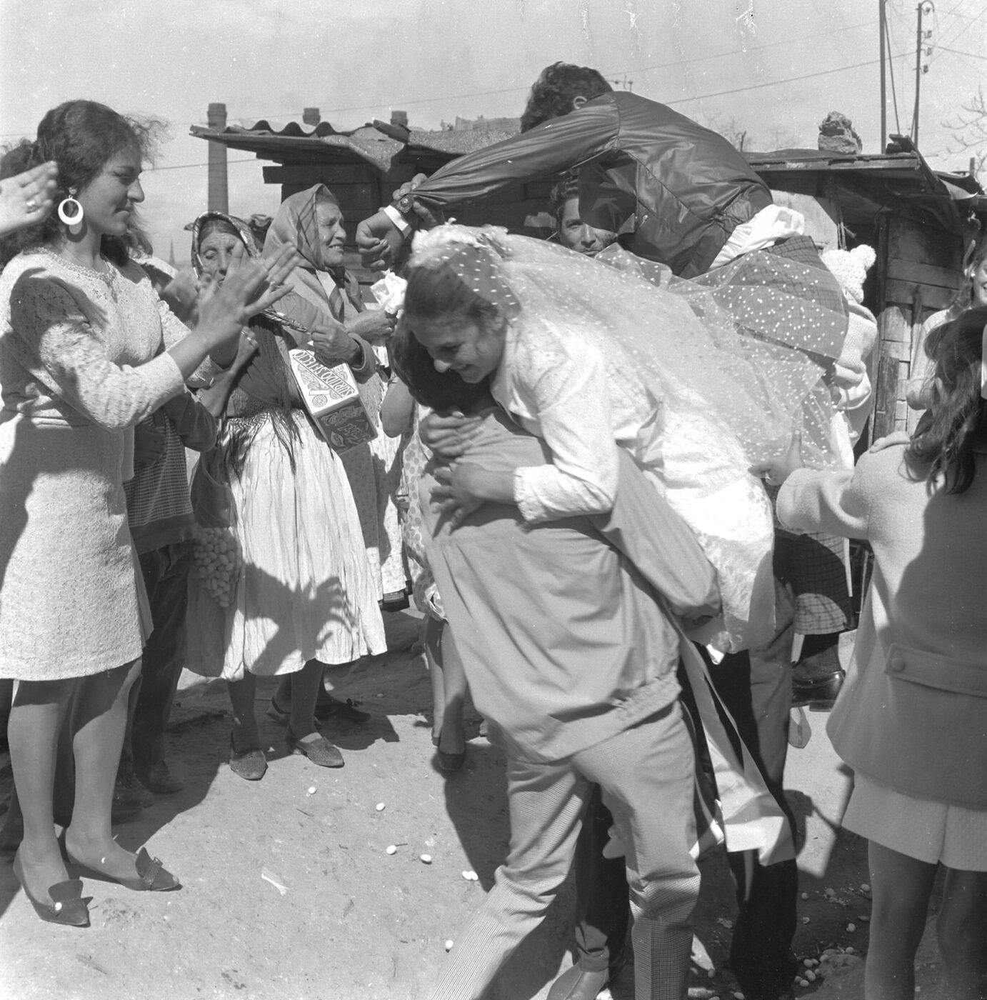 Photographic Social Vision - Boda de El Baturro y La Uta. Montjuïc. Barcelona, 1968
