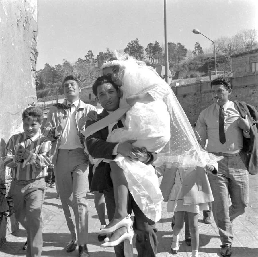 Photographic Social Vision - Boda de El Baturro y La Uta. Montjuïc. Barcelona, 1968