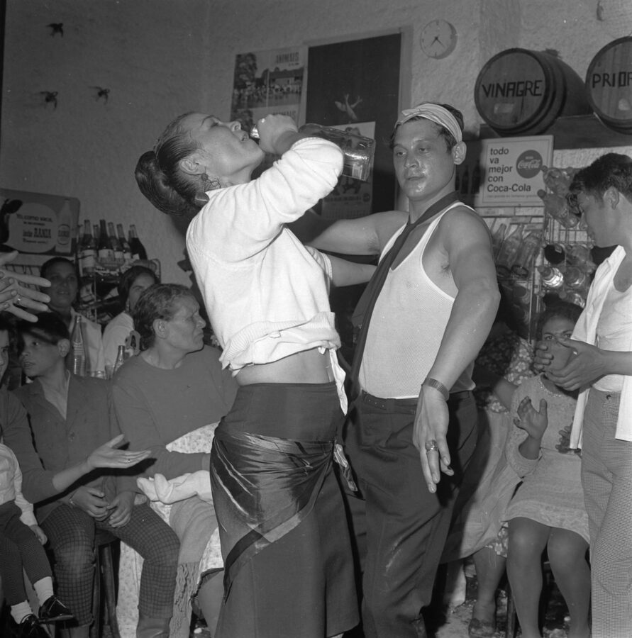 Photographic Social Vision - Boda de El Baturro y La Uta. Fiesta en la bodega Casa Rosita. Rosita y  El tio José.  Barcelona, 1968